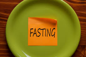 Read more about the article What Does the One Who Sees A Fasting Person Eating Do